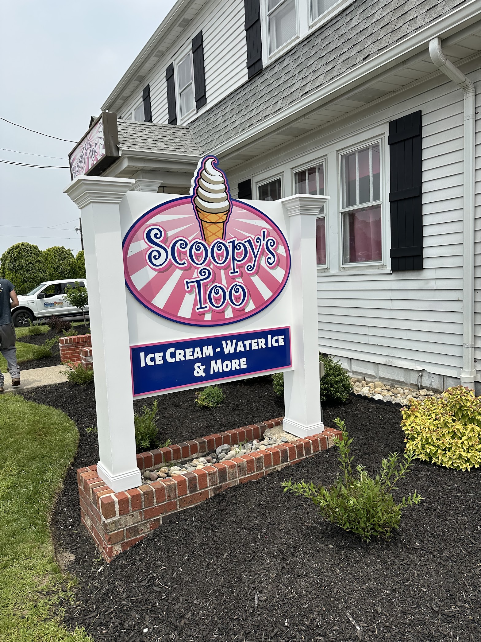Scoopy’s Too photo