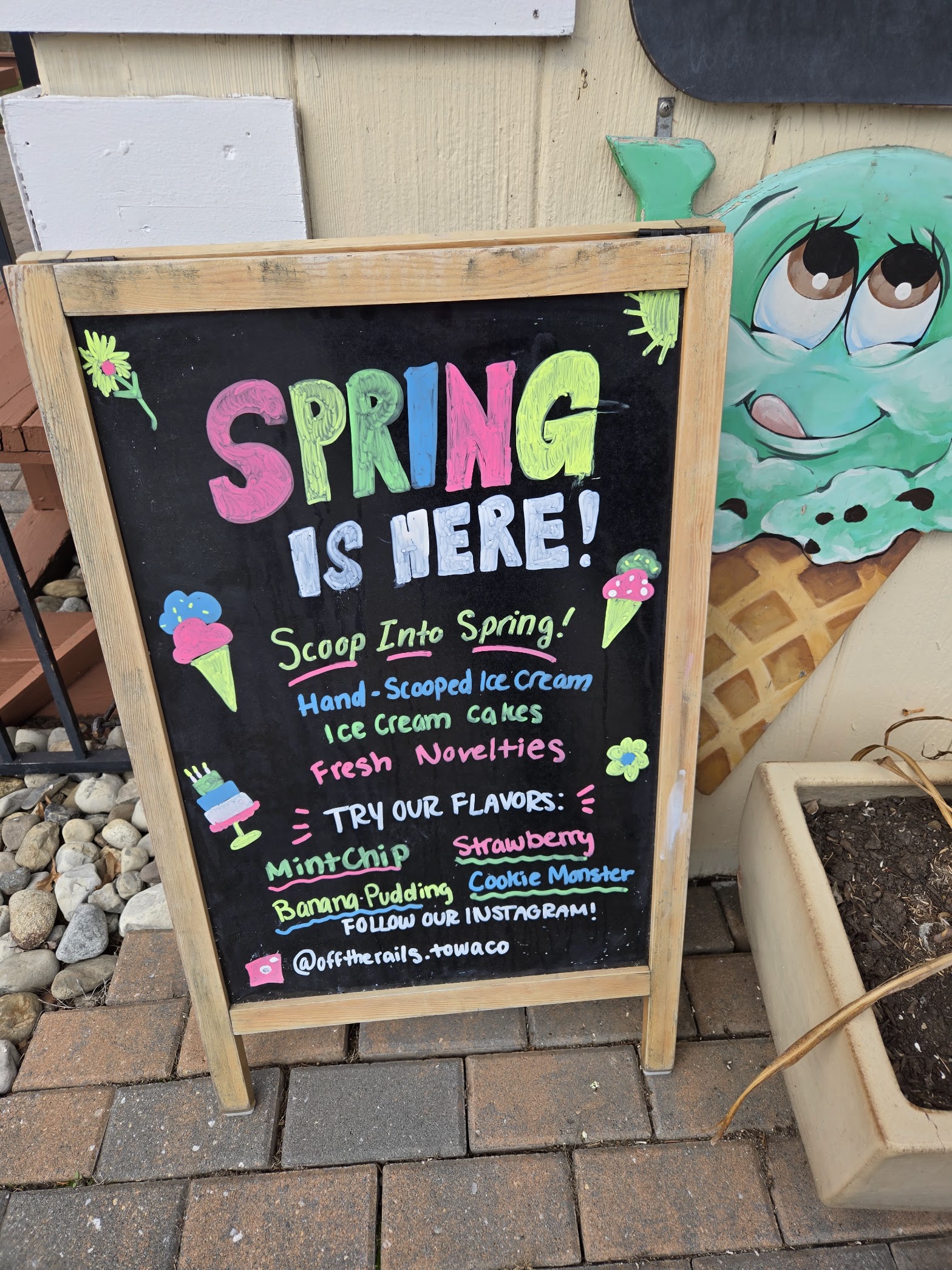 Off The Rails Handcrafted Ice Cream & Shakes photo