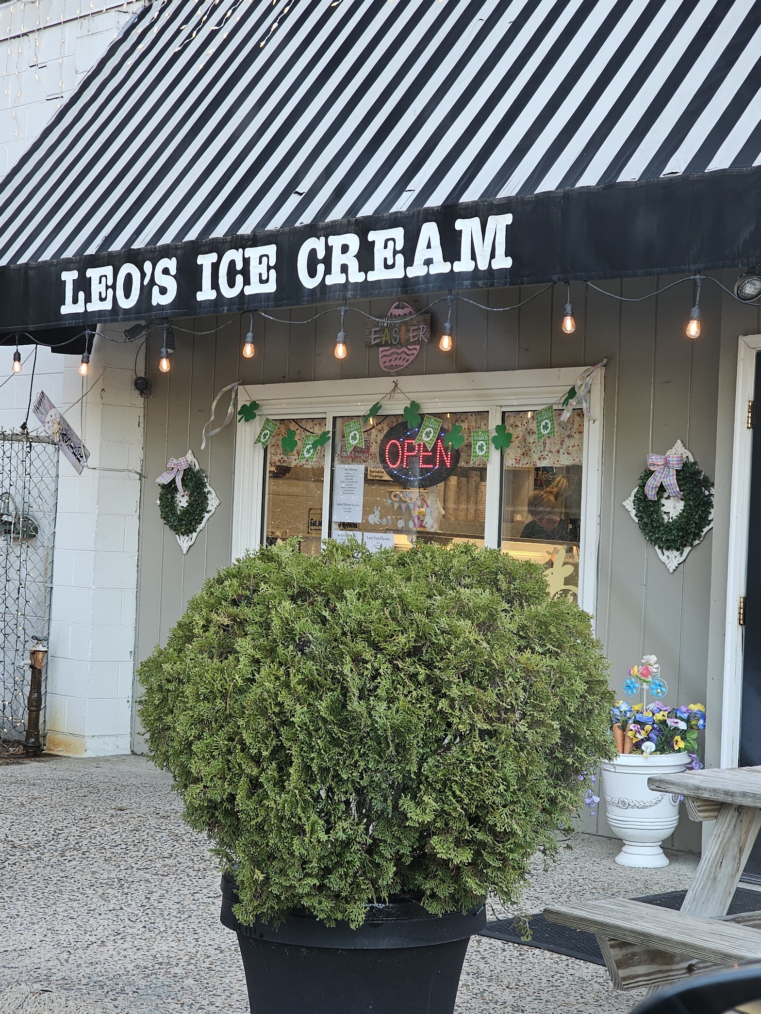 Leo's Famous Yum Yum photo