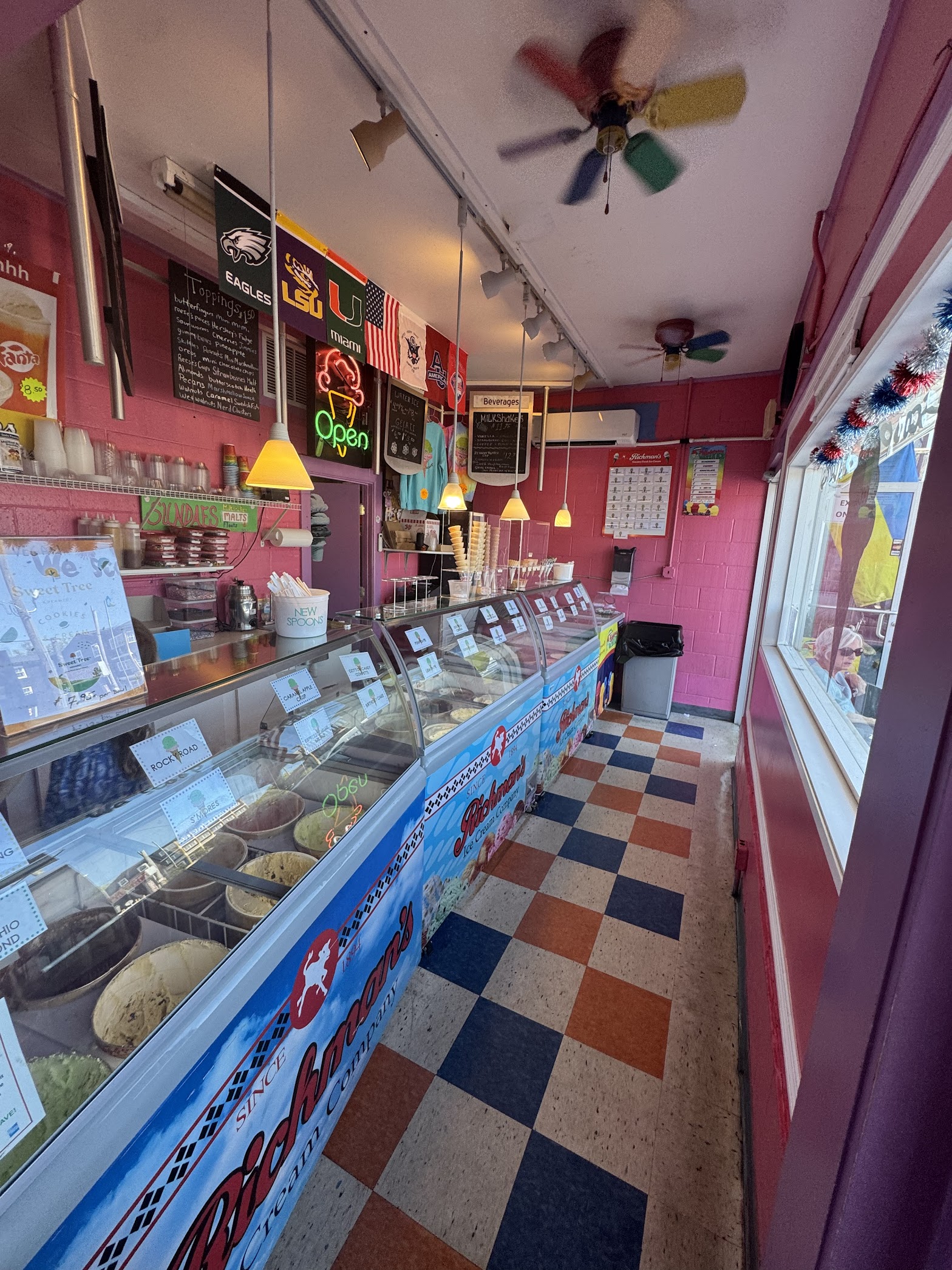 Scoops on Sunset photo