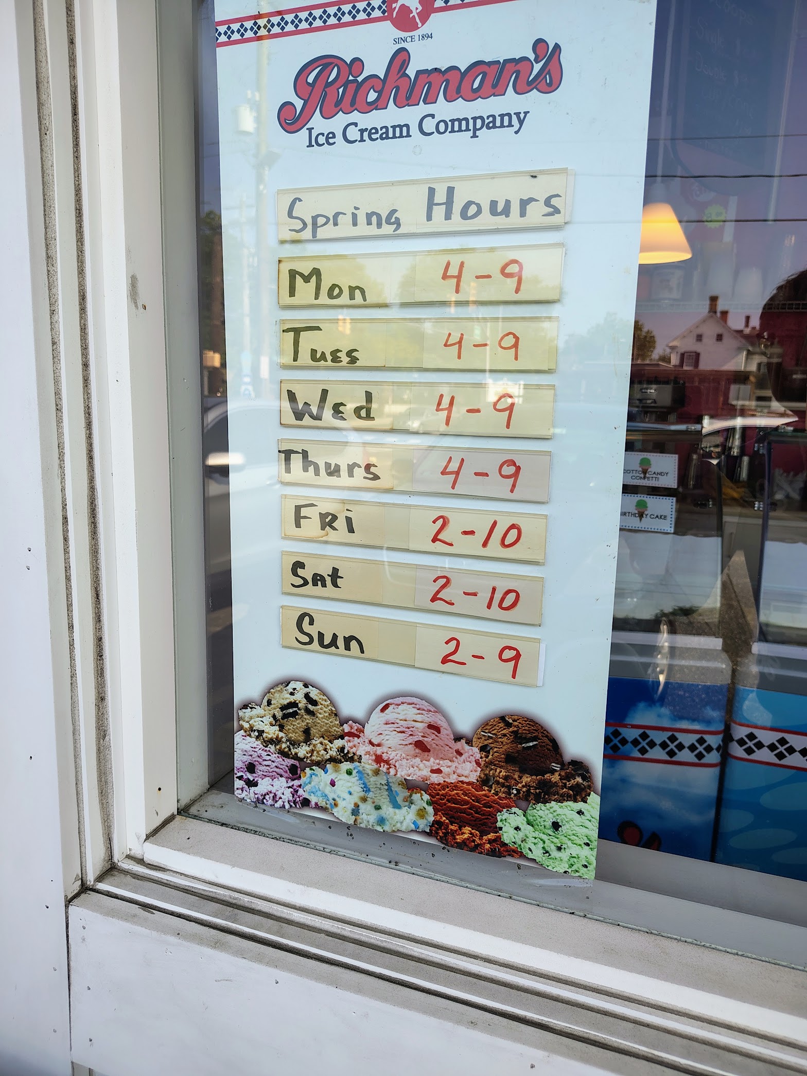 Scoops on Sunset photo