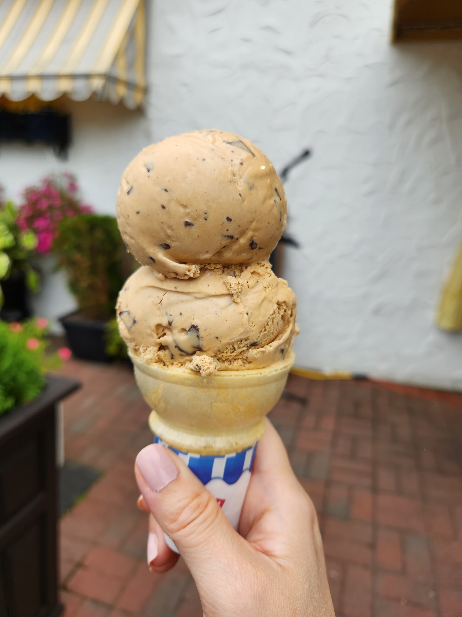 Hinlickity’s Ice Cream Parlor photo