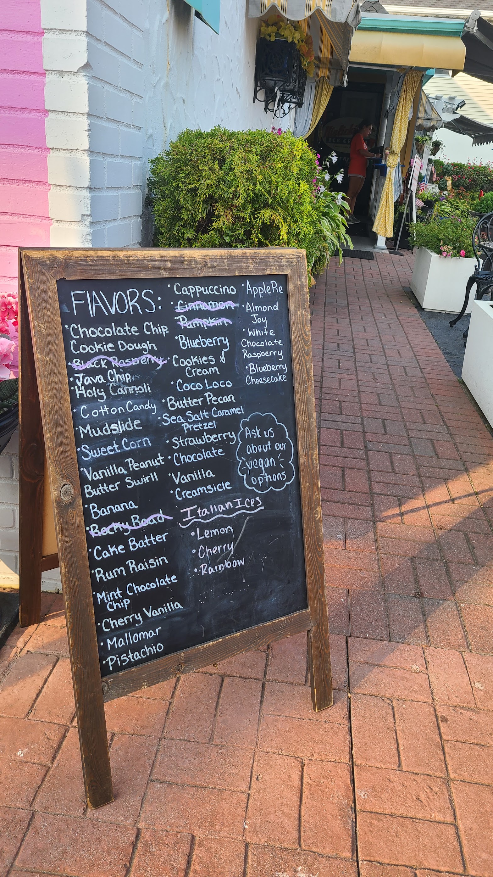 Hinlickity’s Ice Cream Parlor photo