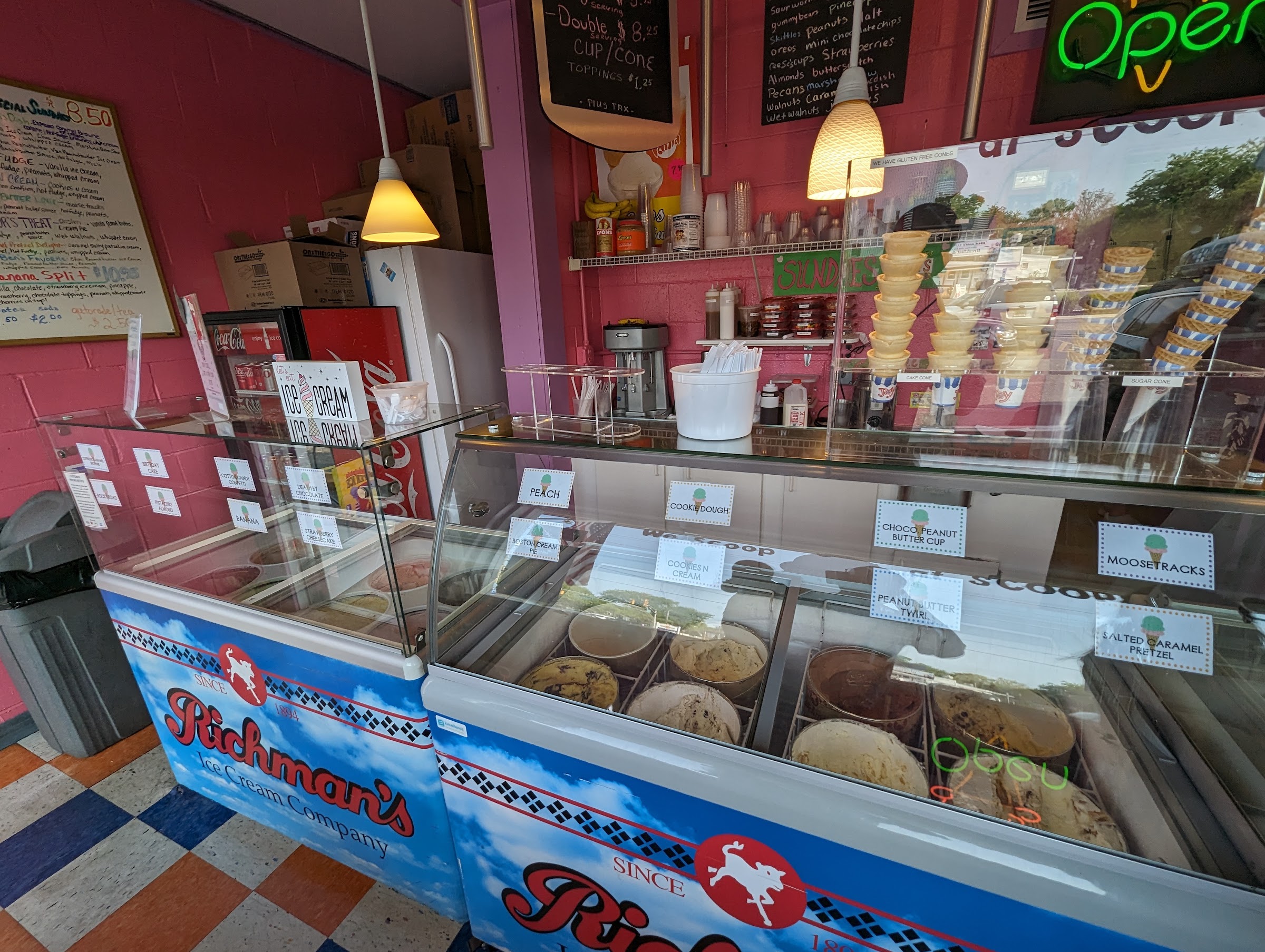 Scoops on Sunset photo
