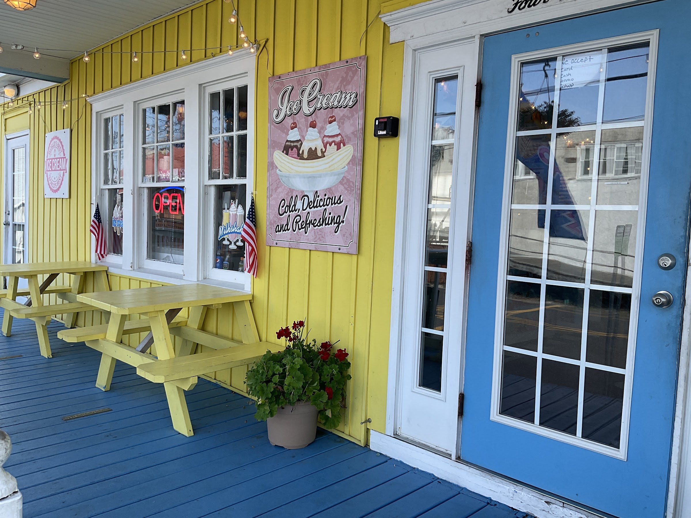 Banana's Ice Cream Cafe photo
