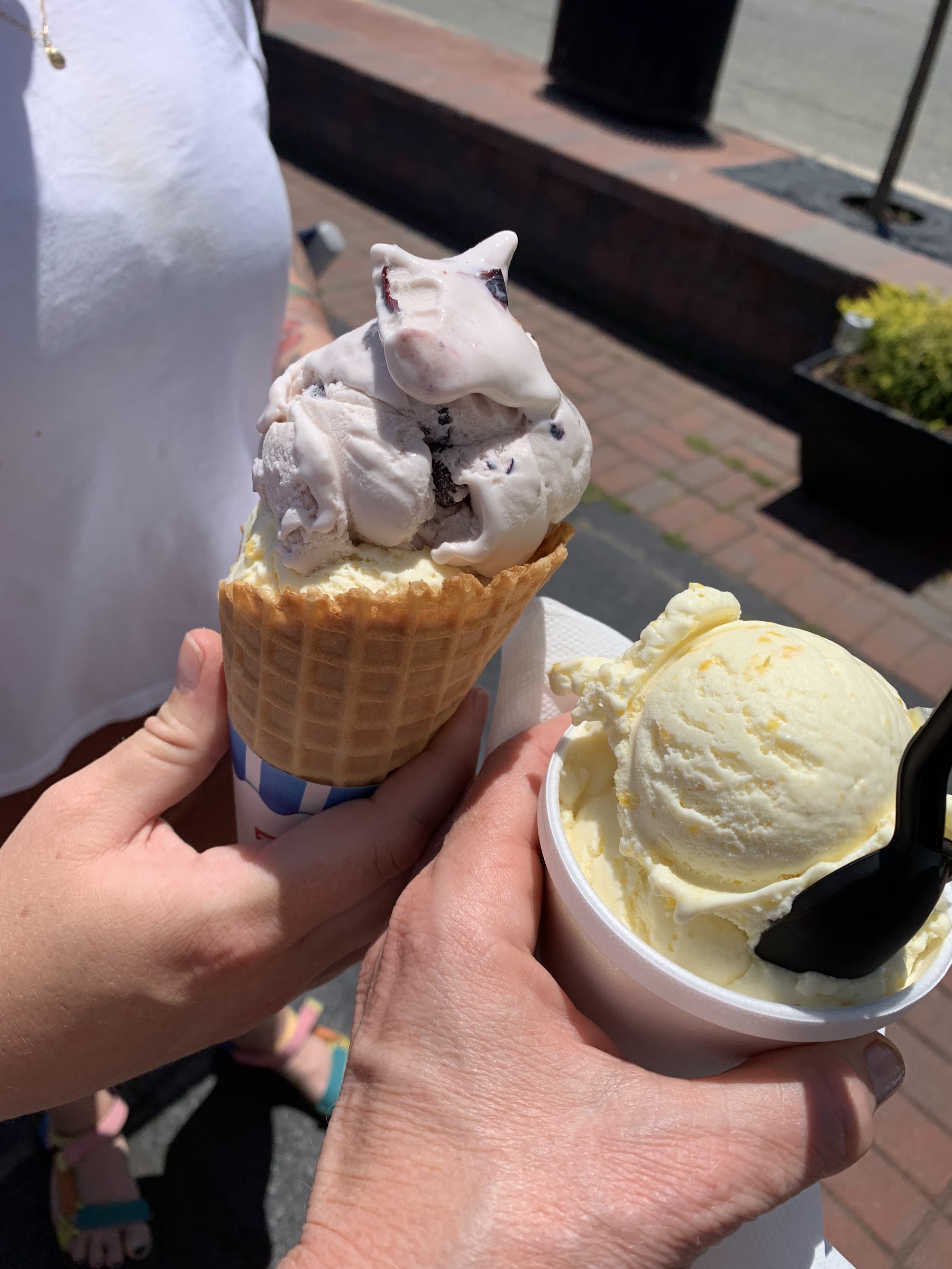 Hinlickity’s Ice Cream Parlor photo