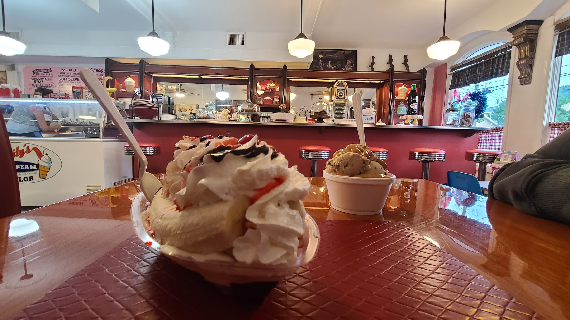 Hinlickity’s Ice Cream Parlor photo
