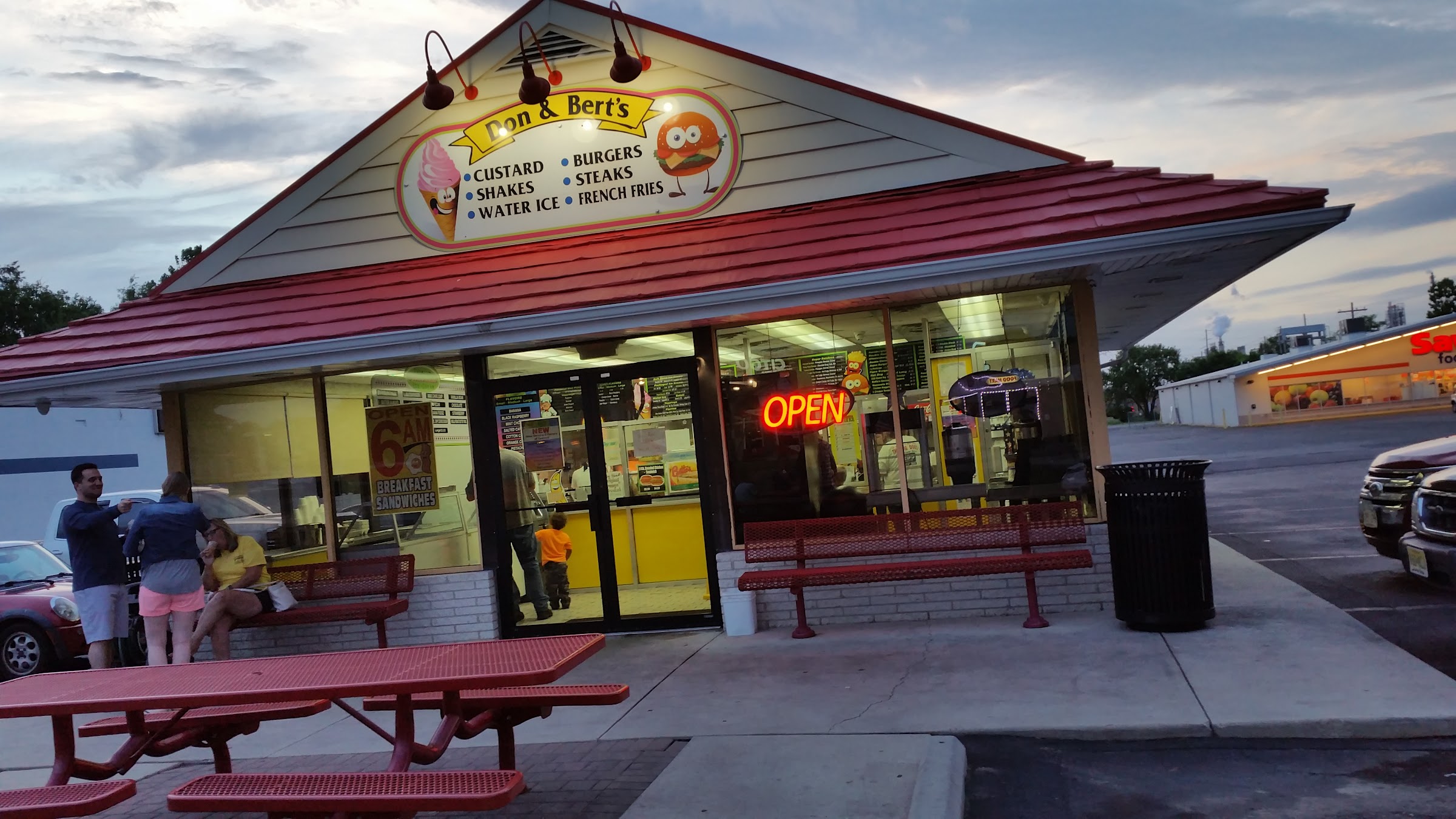 Don & Bert's Custard Stand photo