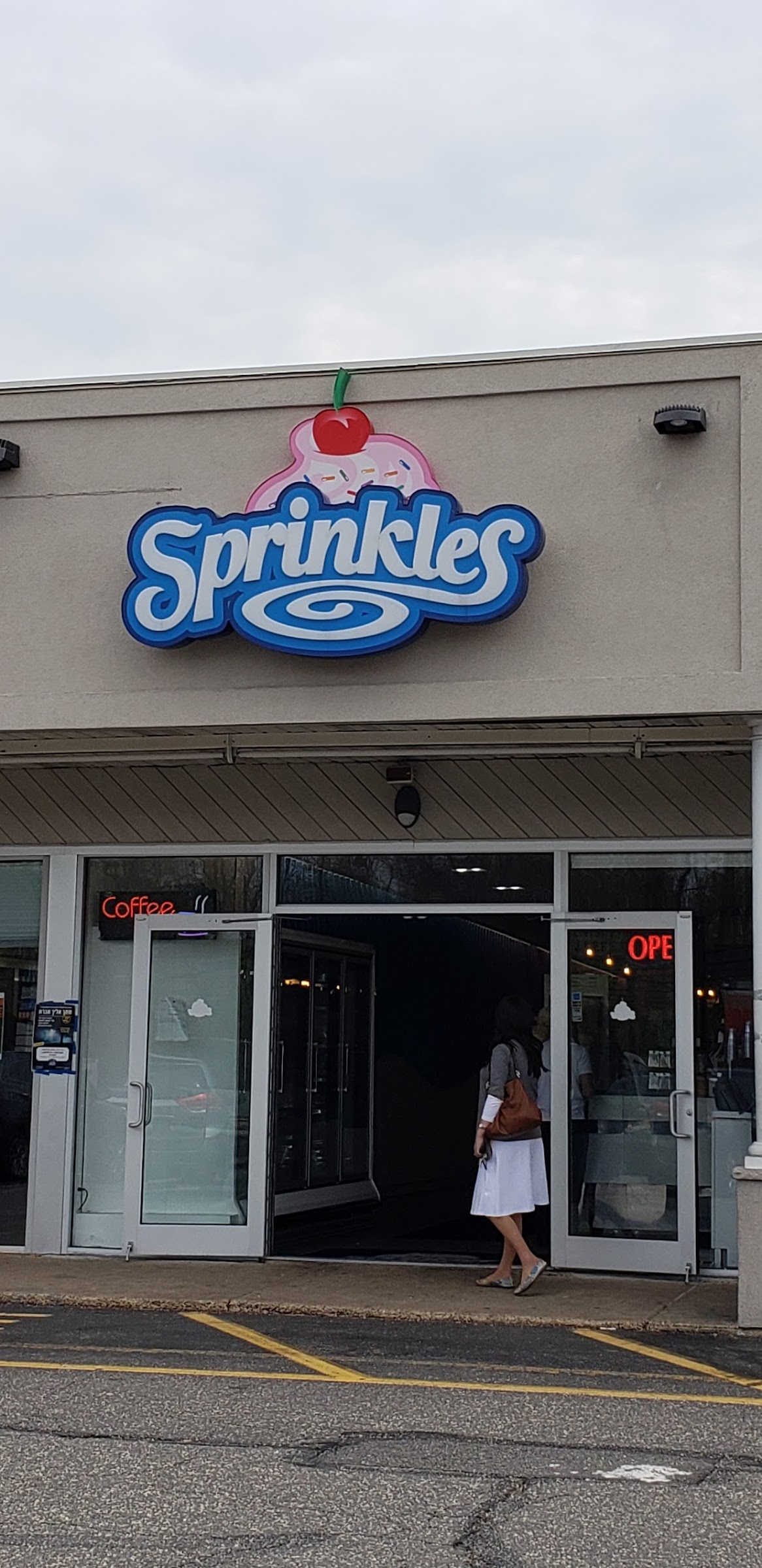 Sprinkles - Lakewood South photo